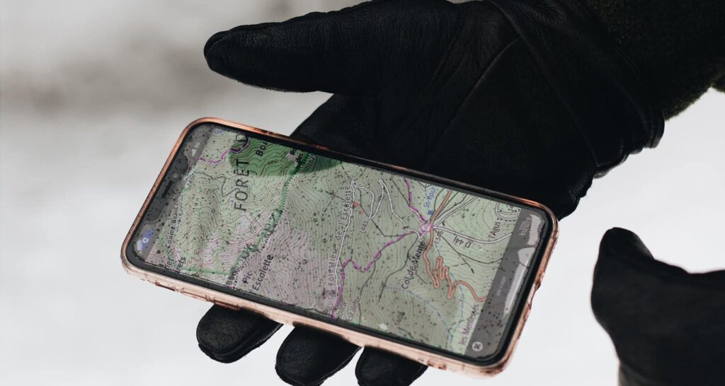 how to track a cell phone location without them knowing