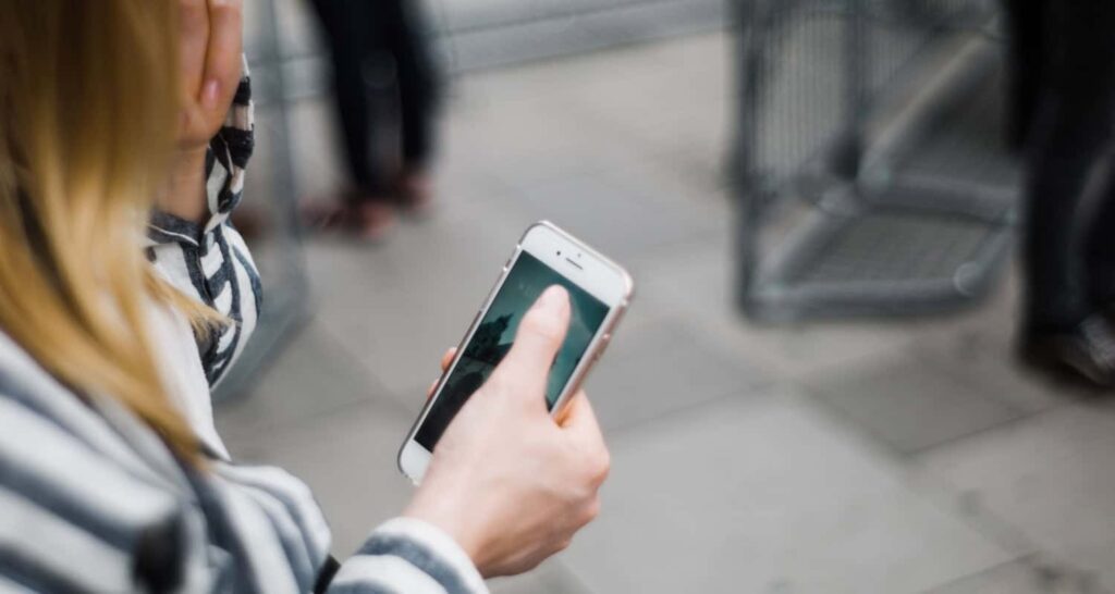 get personal information from a cell phone number