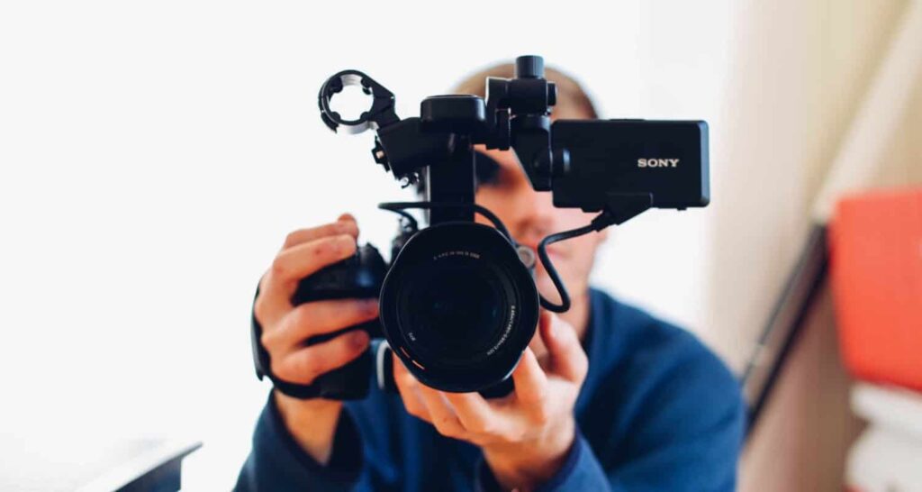 how to download embedded video