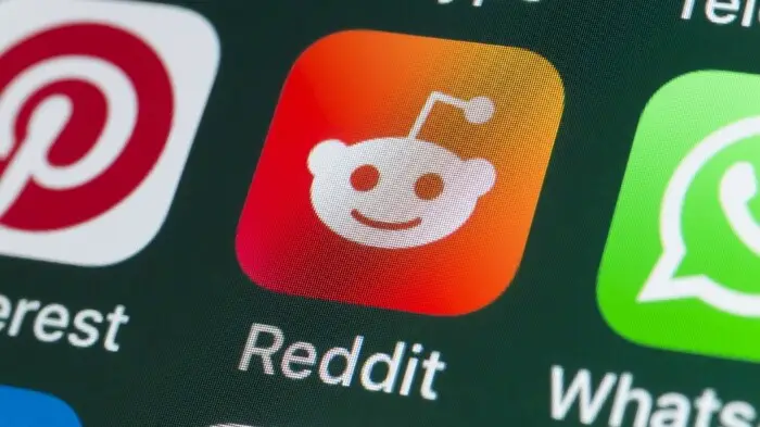 reddit app icon on iphone