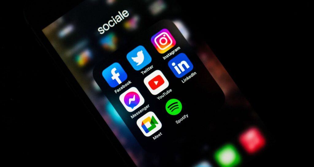 negative impact of social media on students