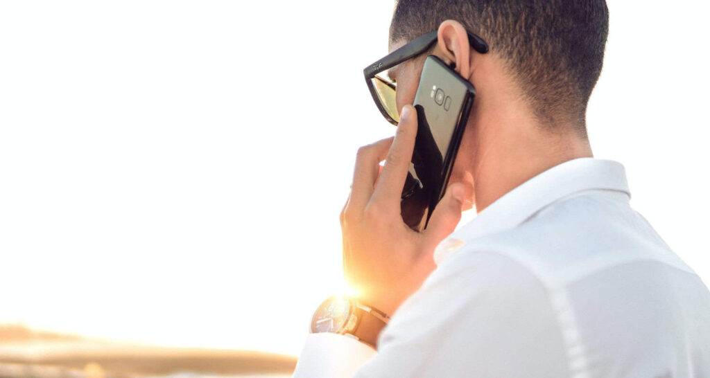 how to call someone and display a different number