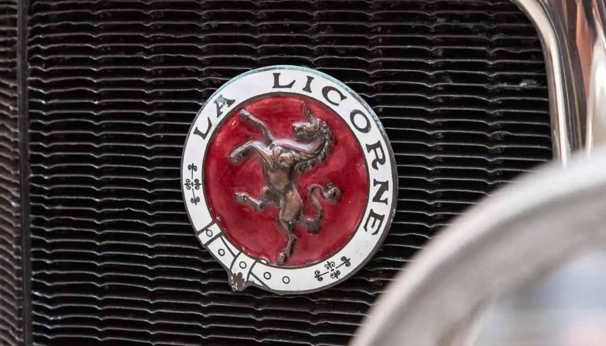 Corre La Licorne-Car With Horse Emblem/Logo